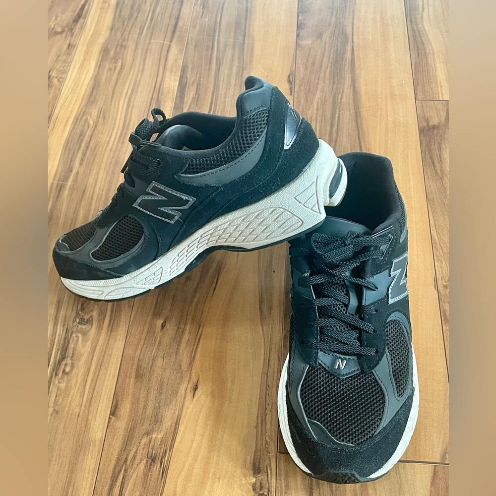 New Balance 2002r Black Gunmetal Athletic Shoes size 6.5